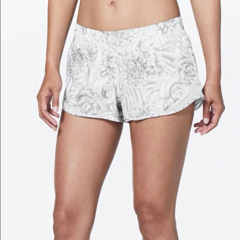 Lululemon Hotty hot short Mini Twine White 2.5